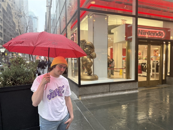 提前两个月！任天堂粉丝已到官方商店排队买Switch 2