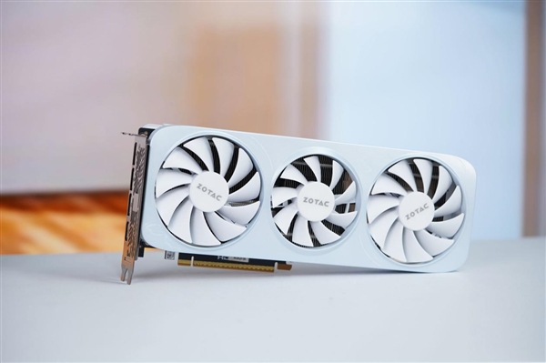 温润如玉！索泰RTX 5060月白显卡图赏
