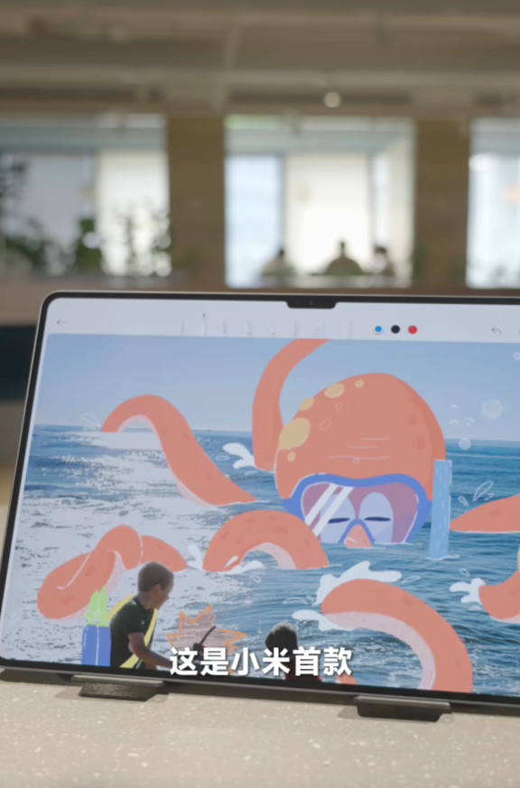 对标iPad Pro！小米平板7 Ultra真机提前看：极窄边框+刘海屏