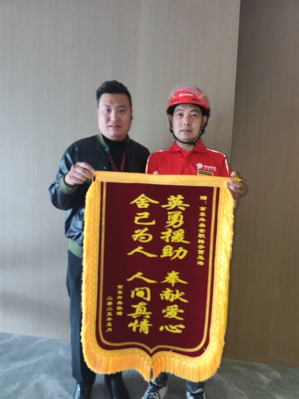 京东外卖全职骑手突破10万人：成都出现最美女骑手