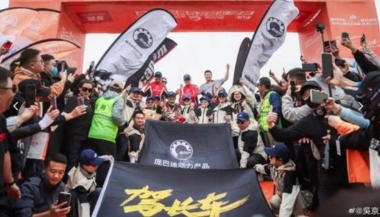 51岁吴京完成环塔国际拉力赛 获得SS9赛段冠军