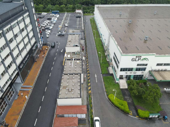 （万虎文创产业园屋顶光伏项目施工现场）
